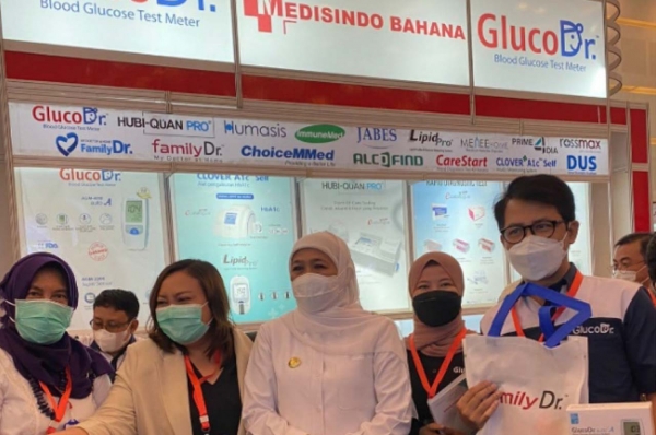 Gubernur Jawa Timur Ibu Hj Khofifah mengunjungi Booth Stand PT Medisindo Bahana