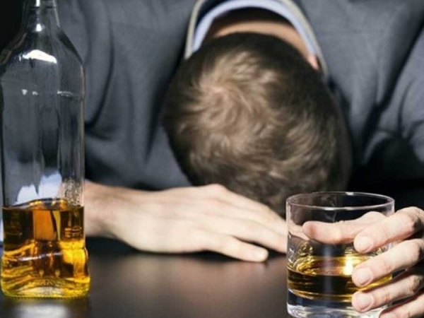 Pengaruh Meminum Alkohol (ilustrasi)